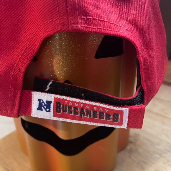 Tampa Bay Buccaneers hat. - Picture 2 of 9
